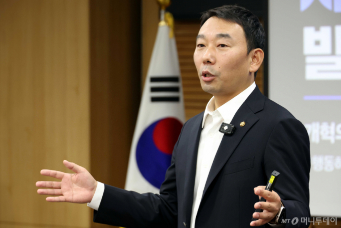 '사회 대개혁 지도' 공개한 김용민..."당 대표 출마 긍정 검토"