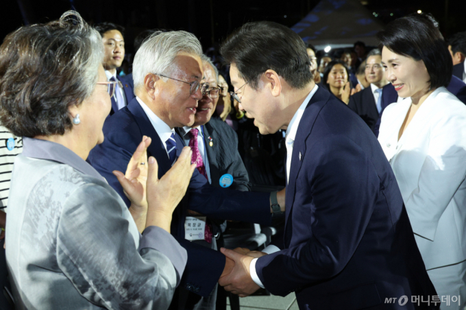 李대통령, 文 전 대통령과 오찬 회동…전대 국면 '친명 vs 친문' 우려 종지부