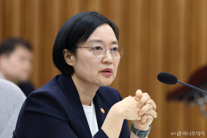 다주택·주적론까지…청문회 첫날, 野 집중공세에 긴장한 한성숙