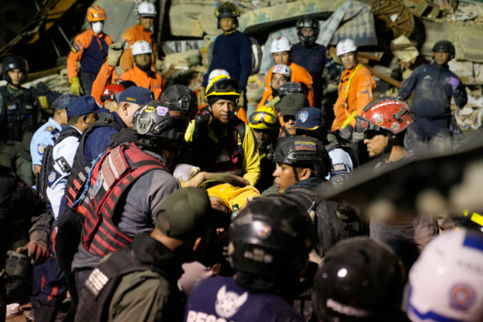 베네수 강진 사상자 700명·실종신고 최소 6600명…美 구조팀 급파