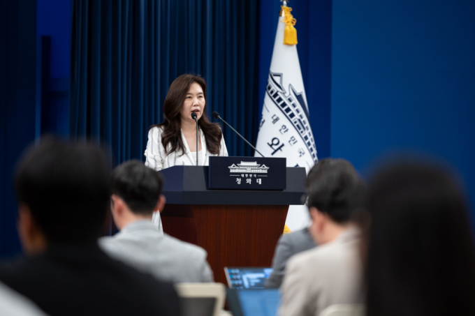 李대통령, 문재인 전 대통령과 내달 1일 靑 오찬