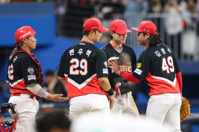 '4연승' KIA 파죽지세, 사령탑이 칭찬한 '5명'... "수도권 원정 9연전 마지막 시리즈 두산과 경기도 잘 준비하겠다" [고척 현장]
