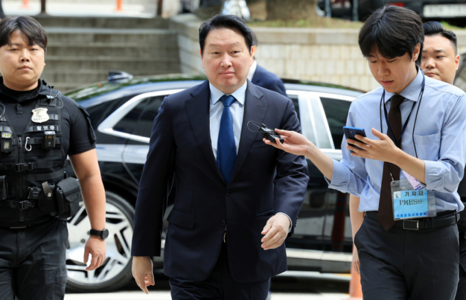 재산분할 두번째 변론 출석…최태원 SK그룹 회장 "잘 마치고 오겠다"