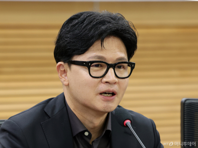 한동훈, 김용범 정책실장에 "삼성·SK 투자 문제, 왜 김어준에 보고하냐"