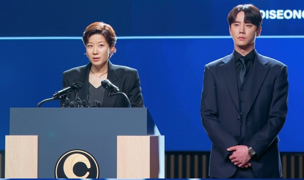 '강회장' 이준영, 앙숙 같던 전혜진과 나란히..무슨 그림 그리나?