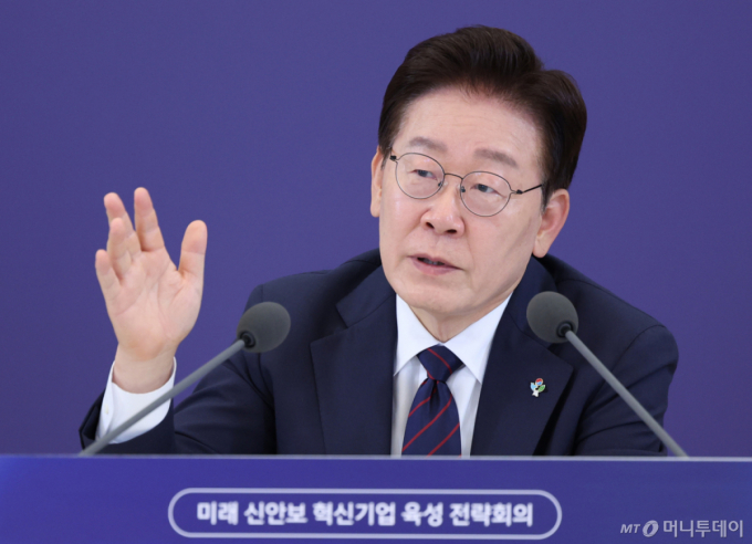 이재명 대통령 지지율 6주째 하락 '46.5%'…부정평가 '49.5%'