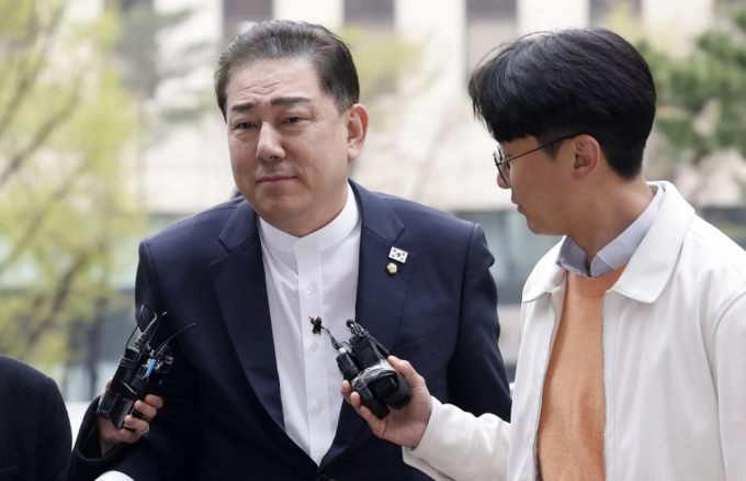 경찰, 김병기 의원 수사 막바지…'김경 쇼핑백' 의혹도 수사 중