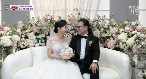 "60세에 첫 결혼"…지난해 웨딩드레스 입은 여가수