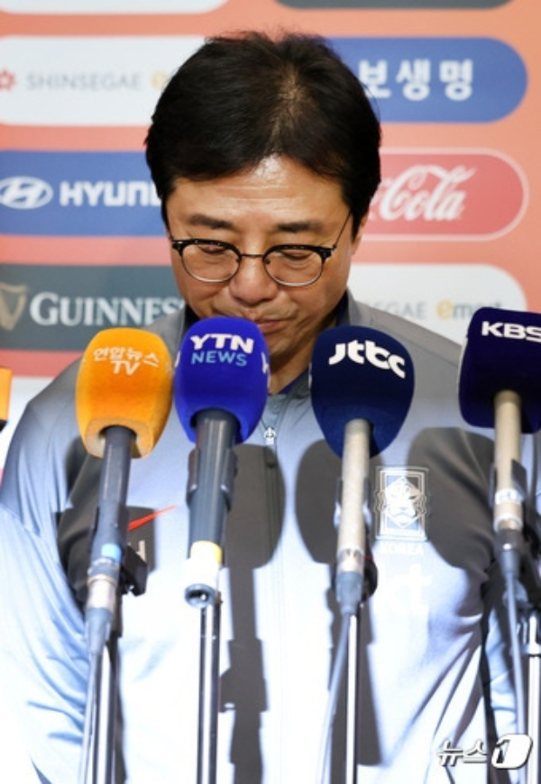'올림픽 좌절' 황선홍도 고개 숙여 사과했는데... 홍명보 '슬그머니 귀국' 예정