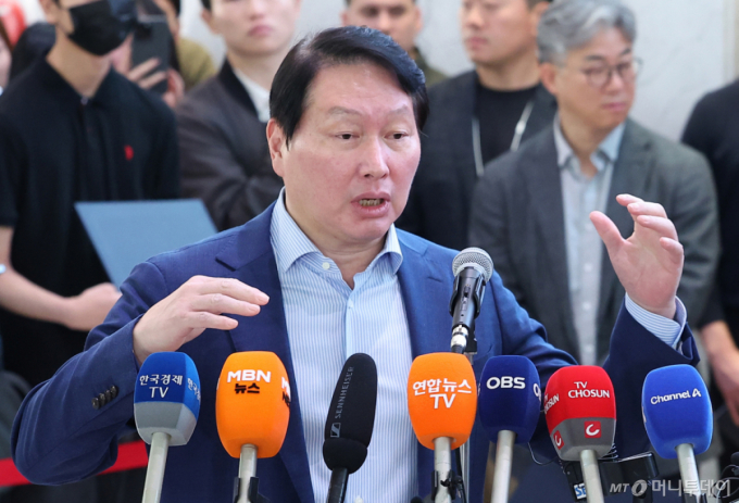 [속보] 최태원 SK 회장 "서남권 등 반도체 클러스터에 1100조원 투자"