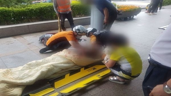 "날 무디네" 새 흉기 사고 버스 탄 20대…잠자던 승객 찔렀다[뉴스속오늘]
