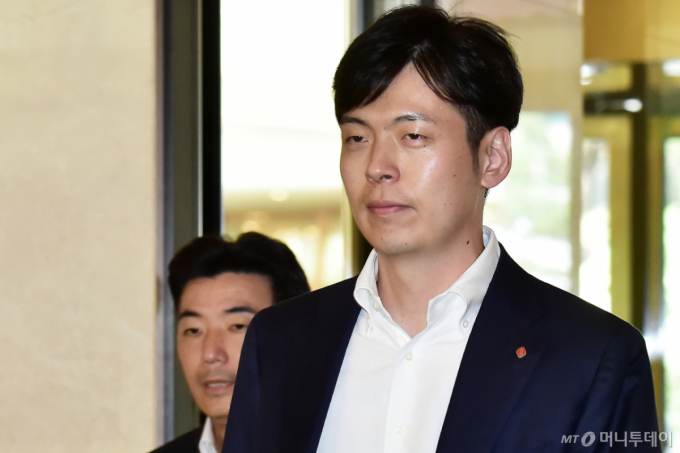 '롯데의 뿌리' 식품사업 맡겼다...3세 경영자 신유열 '시험대'