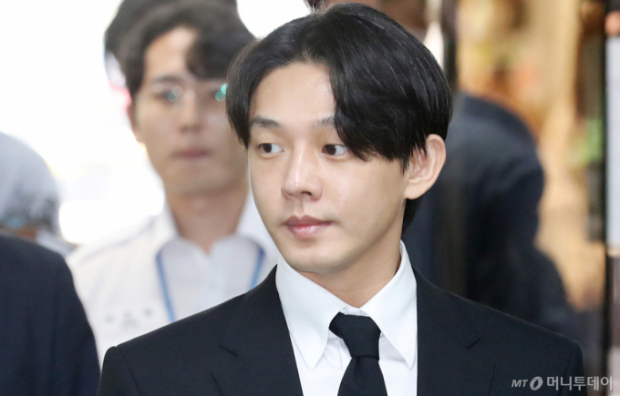 유아인, '마약 논란'에도 대박?…"새 소속사서 계약금 50억 제안"