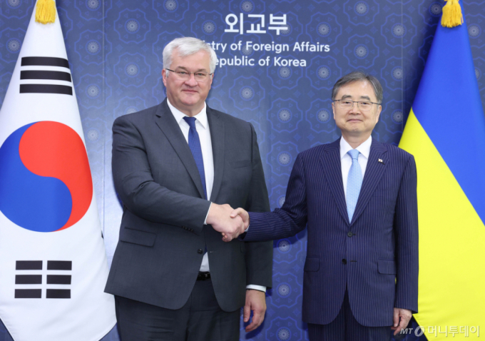 한-우크라 외교장관, '북한군 포로' 송환 협의…"국제인도법 따라 진행"