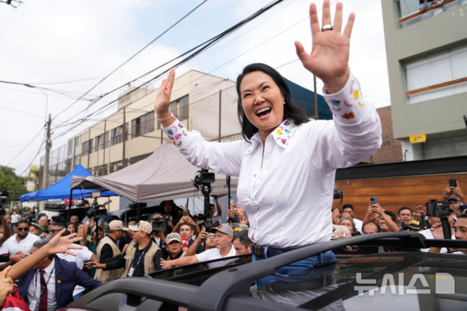 페루서 첫 여성 대통령 탄생...후지모리, 대권 잡았다
