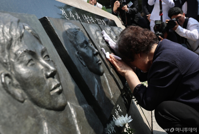 보훈차관, 제2연평해전 '참수리호' 정장 윤영하 소령 아버지 위문