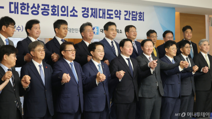 최태원 회장 "기업이 가장 어려워하는 건 '안 된다'보다…"