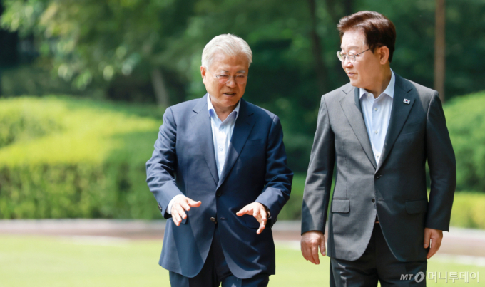 [속보]文, 이 대통령에 "북에 대화의 문 두드리면 언젠가 대화 계기 마련될 것"
