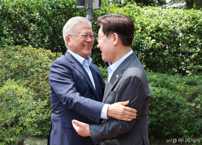 청와대 첫 오찬…李 "외연 확장도 조화롭게" 文 "당내 단합이 출발점"