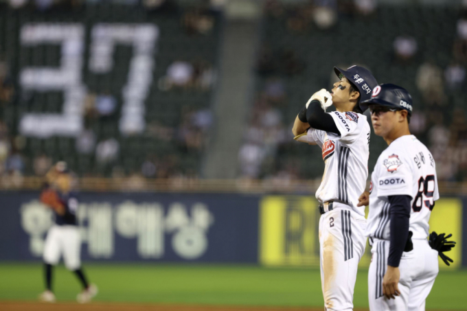'트레이드 주인공' 롯데 떠나고 결국 대형사고 쳤다!→12G '무려 5할' 대폭발, 사령탑 극찬 '알고보니' 맹활약 숨은 이유 있었다