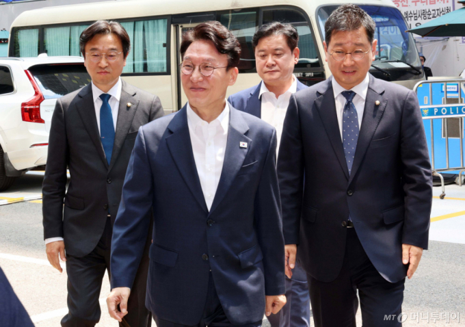 "정책적 배경, 예민하게 보는 편" 국회 돌아온 김민석, 앞으로의 행보는