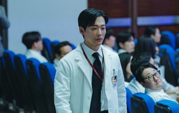 '결혼의 완성' 남궁민, 공식석상에서 돌발 퇴장...관계자들은 말잇못