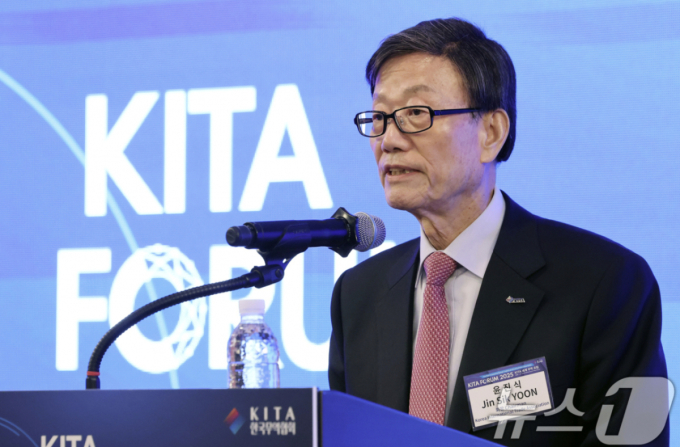 윤진식 무역협회 회장, 전남광주 수출 현장 애로 해결 나서