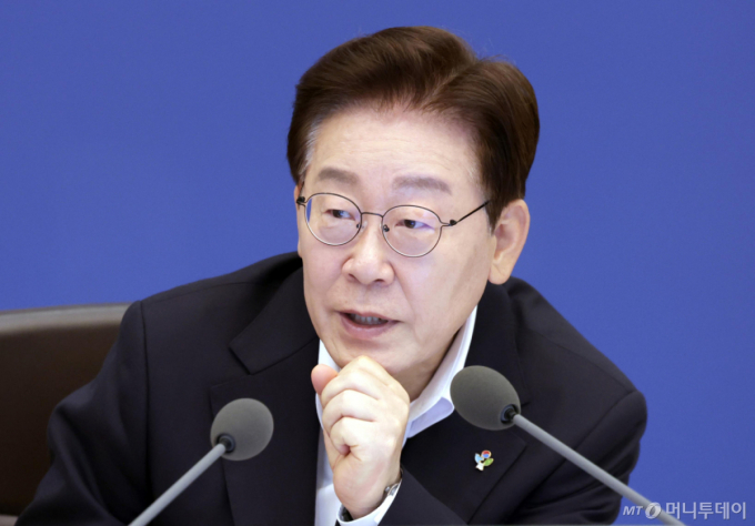 [속보]李대통령 "기업들 결단 빛 발하도록 가용한 모든수단 동원 적극 지원"