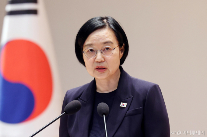 "과거에 머물면 안돼" 한성숙 신임 총리, 공직자에게 당부한 말
