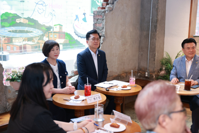 중장년 소상공인, 건강 문제로 휴업 부담 느낀다…중기부, 생업 안전망 강화