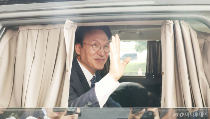 당 복귀한 김민석, 첫 지역 일정 '청주 육거리시장·SK하이닉스 찾은 이유