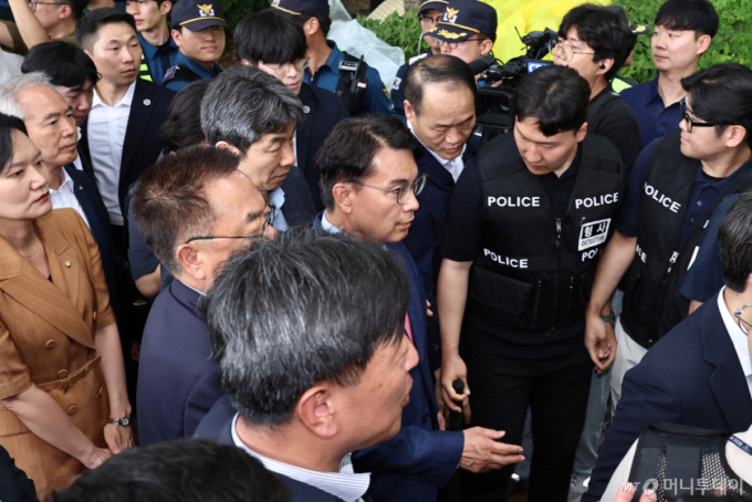 [속보]국조특위 '잠실개표소' 현장검증, 약 40분 만에 종료