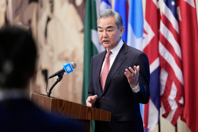 왕이, EU '대중 강경파' 북유럽 순방…'무역·안보 기류 시험대'