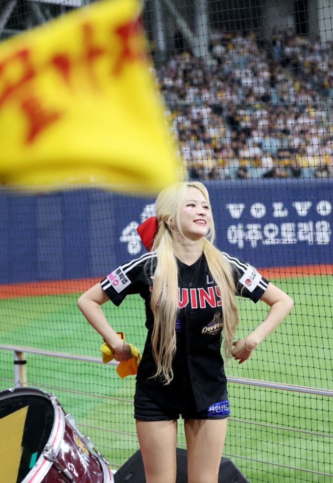 [한번에쓱]'고척돔 올땐 노란수건도 함께~'  금발혜진
