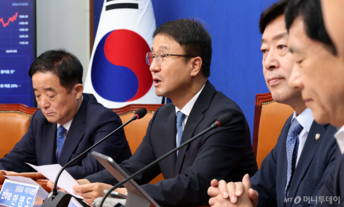 與 "국민의힘 보이콧, 투쟁 아닌 투정…7월 임시국회 즉각 소집"