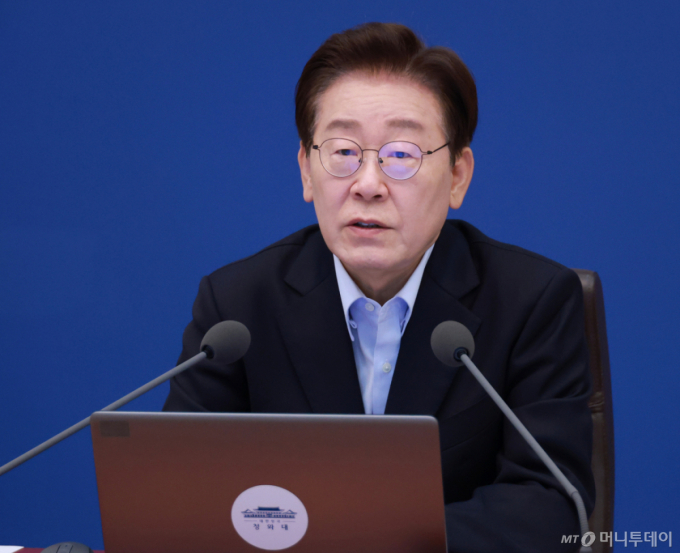 이재명 대통령 지지율 54%로 상승전환...민주 41%·국힘 26%
