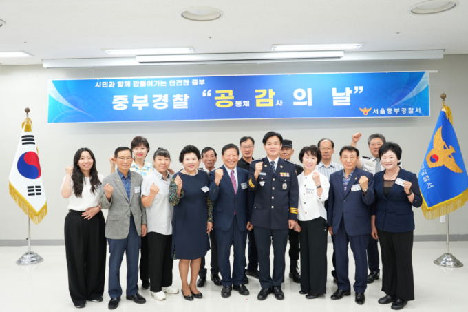 '4호선 열차 방화미수범' 막아선 시민들, 경찰 표창