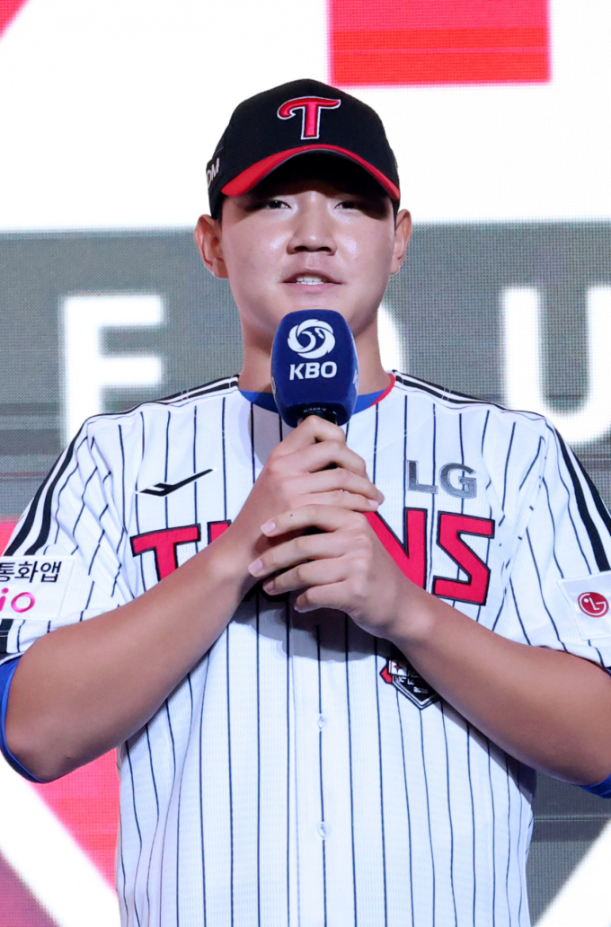 LG '150㎞ 초특급 루키' 후반기 조커 준비 순조롭다!→염갈량 큰 그림 "1군 카드로 만드는 게 내 임무"