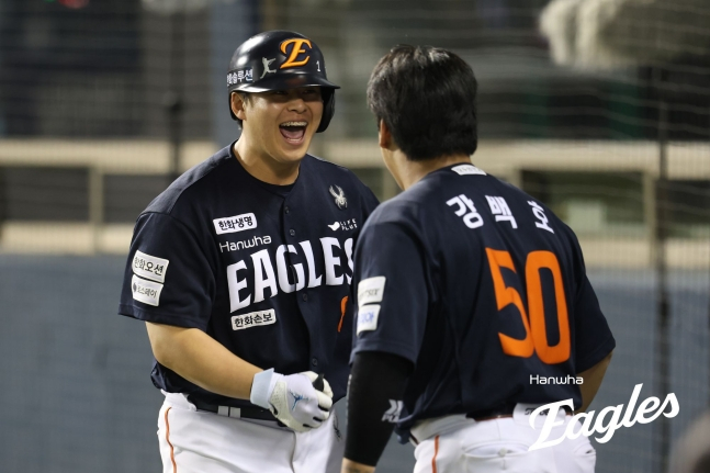 '화이트 111구 혼신투→조동욱 무사만루 무실점' 한화, 또 '강·노 대폭발' 선두 LG 8-1격파 [잠실 현장리뷰]