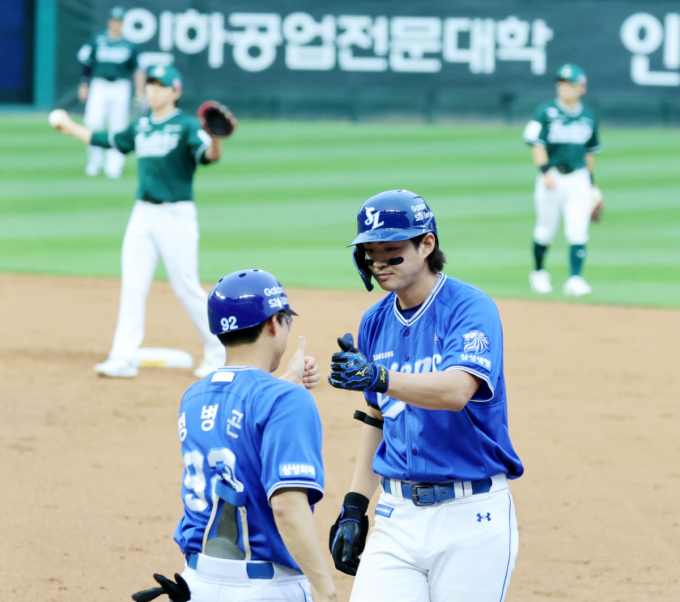 [포토]'만루는 못참지' 2타점 적시타 구자욱