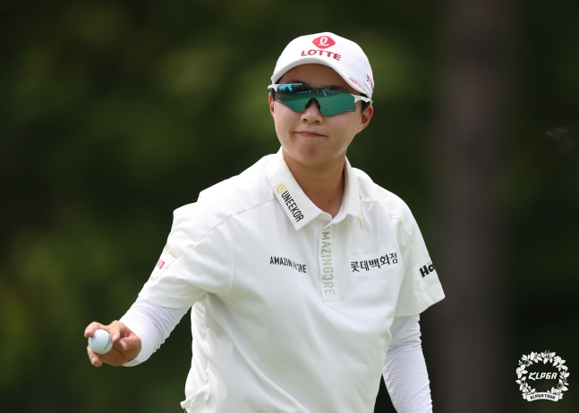 "안 좋은 컨디션에서도..." 그래서 더 대단한 김효주, 2R도 2위 수성... 문정민 선두 점프 [KLPGA]