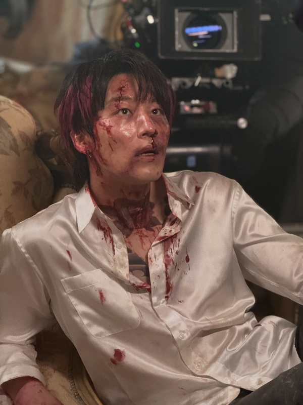 '김부장' 원태민, 소지섭에게 참교육 당하고 피칠갑..."착하게 살자"