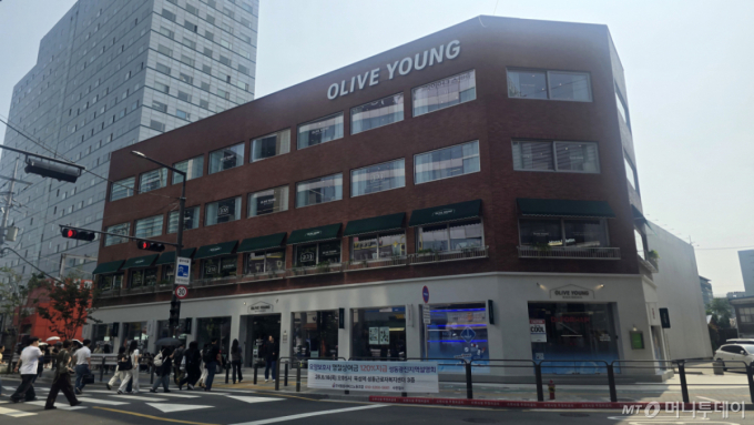 옆집 갔다 또 온다…"경쟁사 옆이 명당" 상권 공식 뒤집혔다