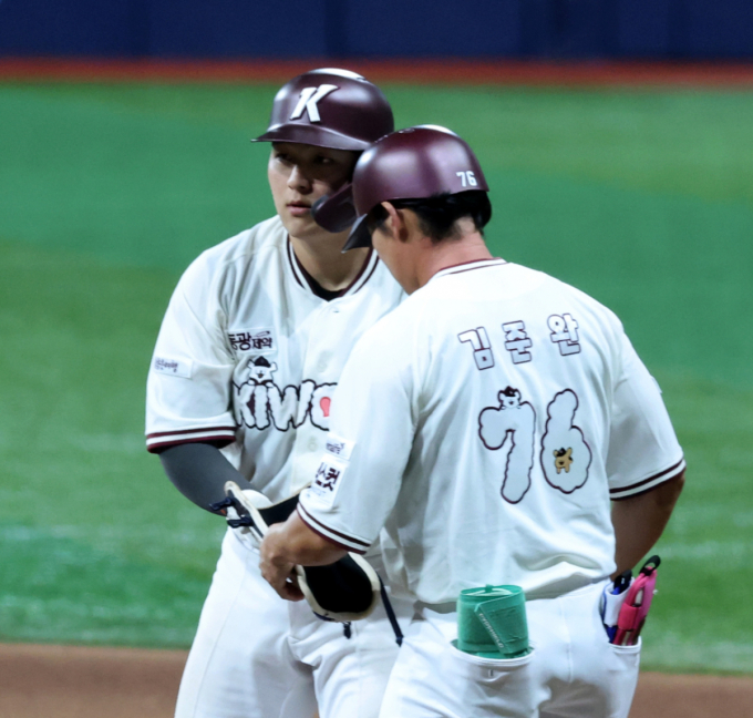[포토]'만루에서 2타점 적시타' 김동현