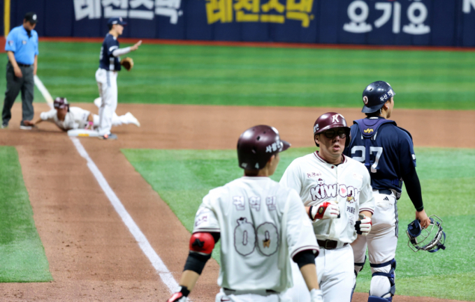[포토]'이제 3점차다!' 안치홍