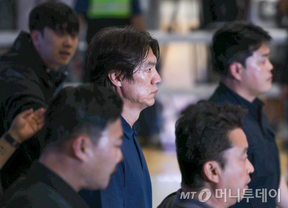 "홍명보 살해 위협에 美로 떠나"…한 외신이 본 재출국 이유