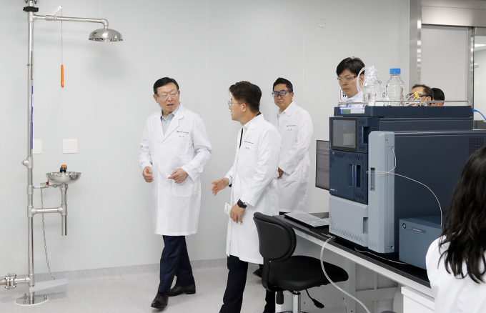 신동빈 롯데 회장 "바이오는 새로운 도약을 이끌 핵심 산업군"