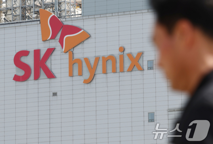 "SK하이닉스, 美 상장수수료 0.5% 검토…주관사들에 2000억"