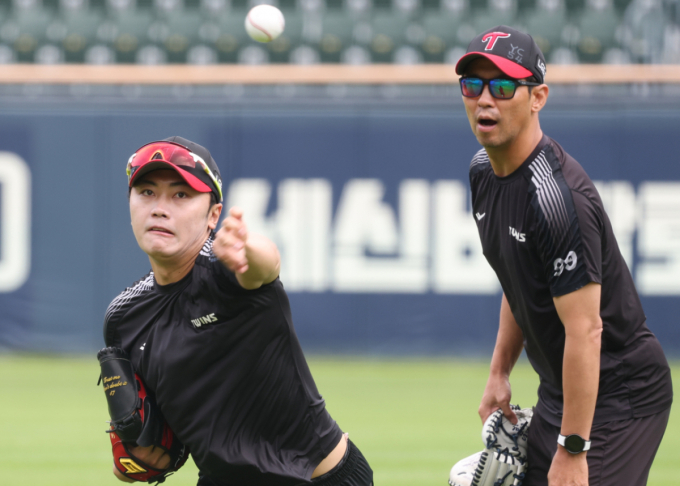 [포토] 김윤식, 코치님도 놀란 역회전