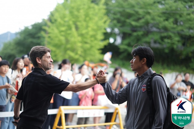 "감독님이 하고 싶은 대로 하라더라" 정조국 코치... 제주, 2연패 탈출 키워드는 '피니시' [김천 현장]